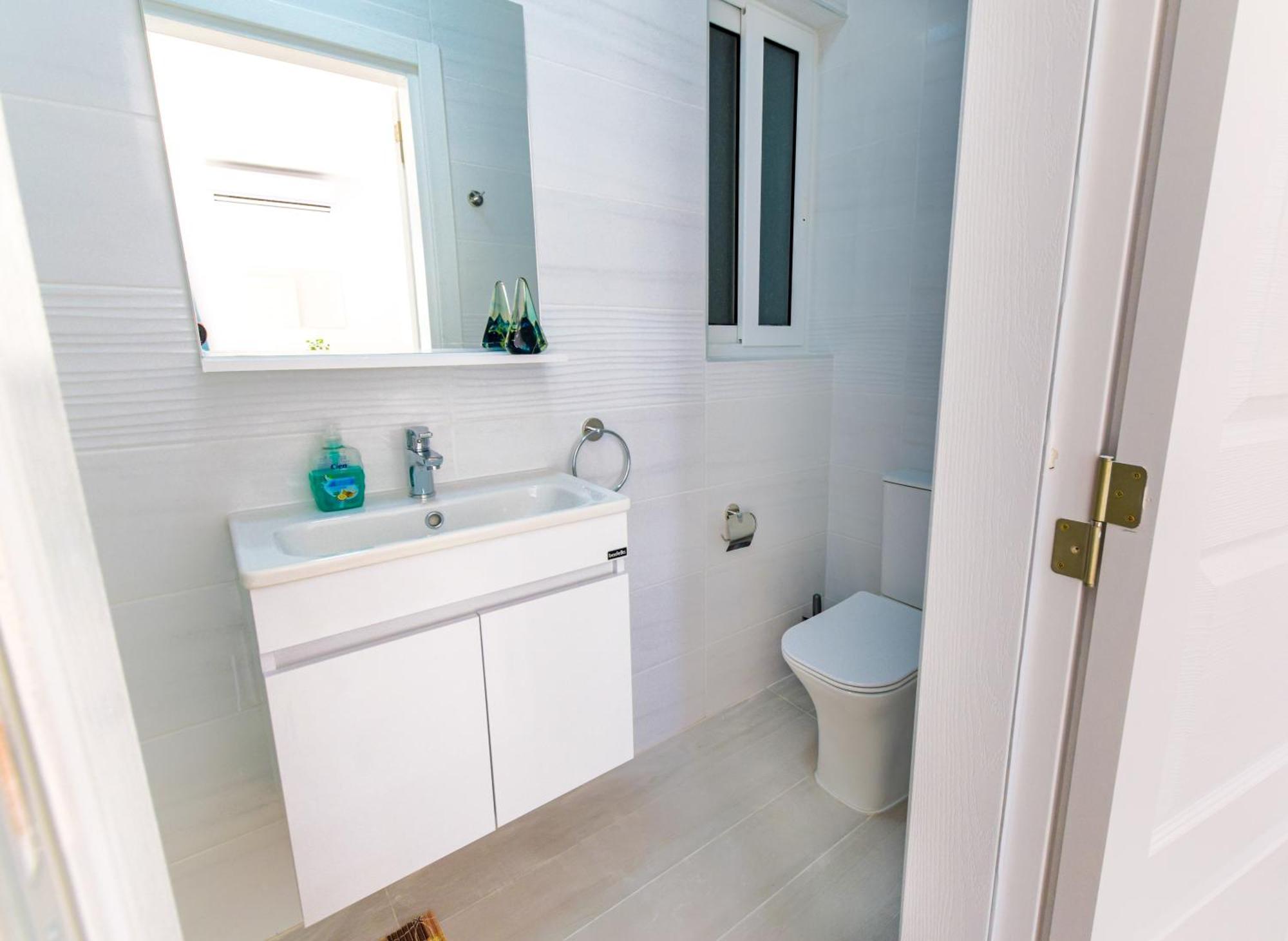 Brand New 3 Bdr 2 Bth B10 Apartment *