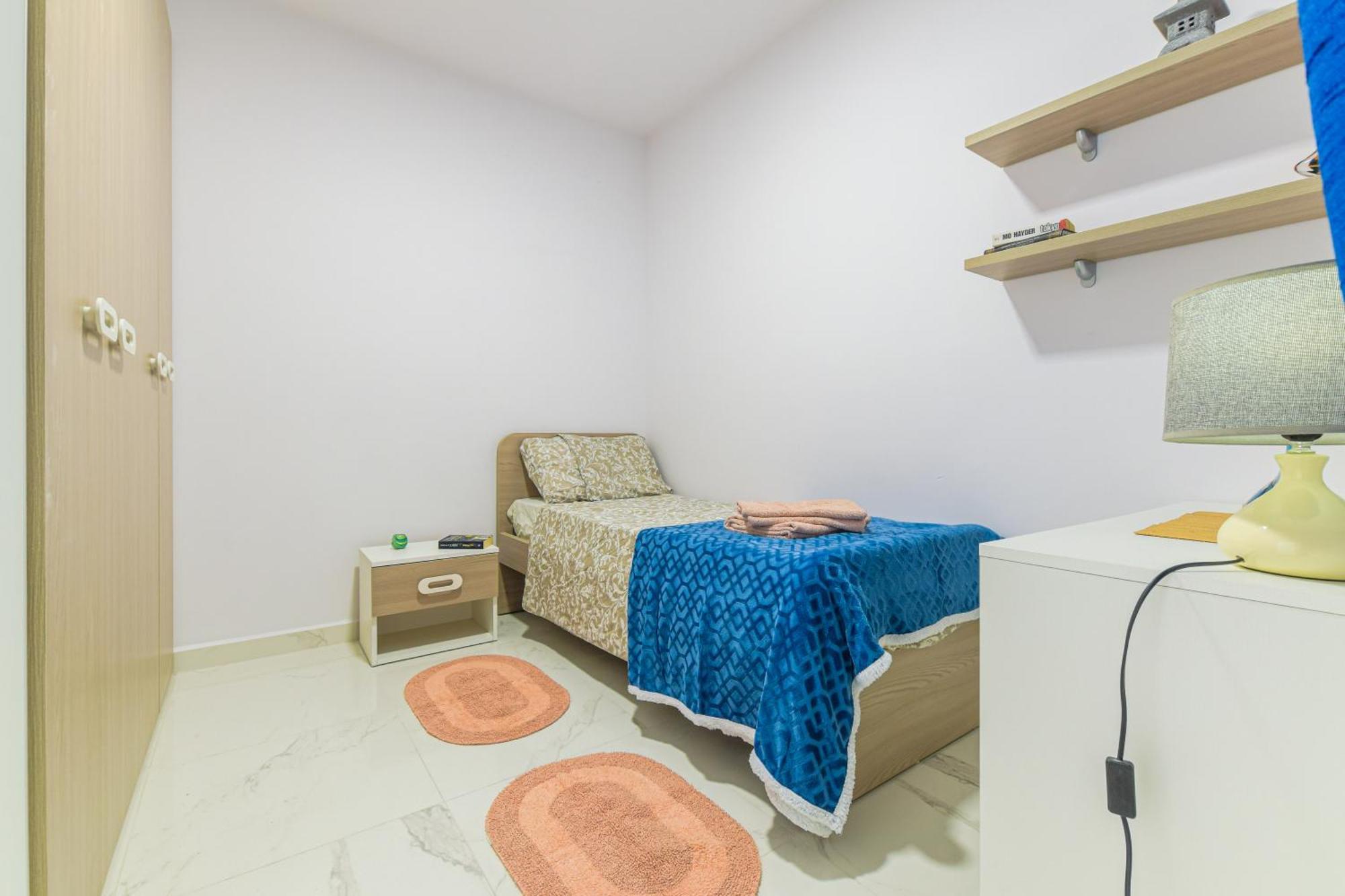 Brand New 3 Bdr 2 Bth B10 *