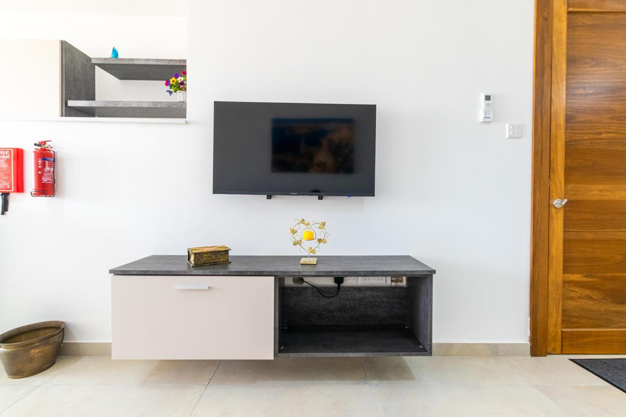 Brand New 3 Bdr 2 Bth B10 Apartment *