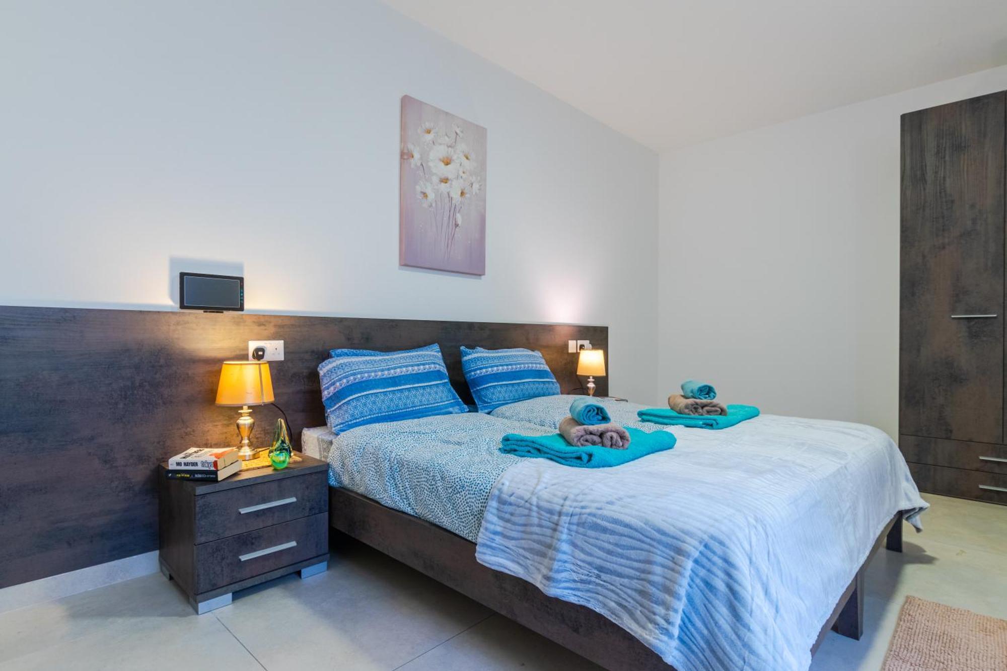 Brand New 3 Bdr 2 Bth B10 Apartment *