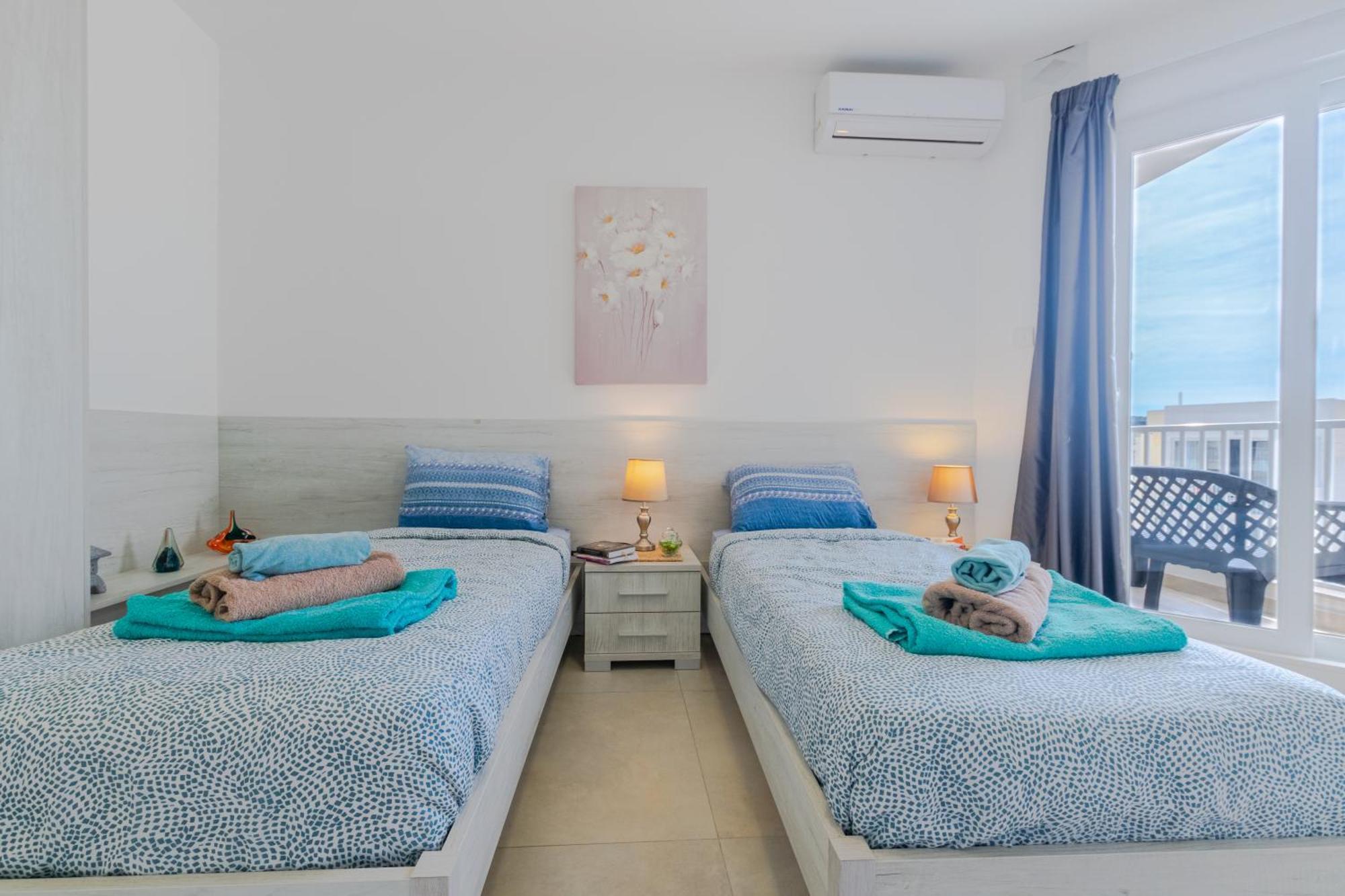 Apartment Brand New 3 Bdr 2 Bth B10 *