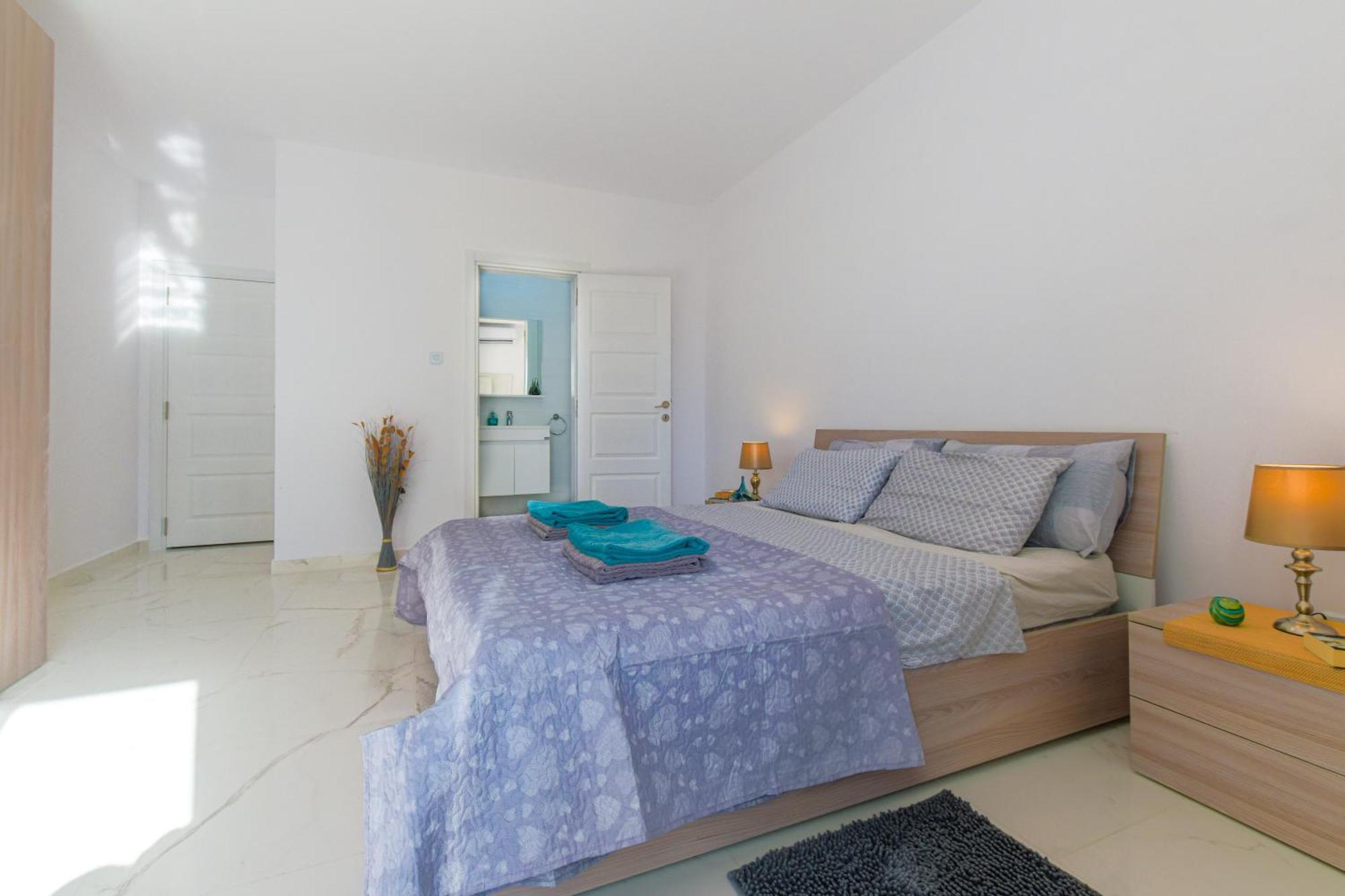 Brand New 3 Bdr 2 Bth B10 Appartement