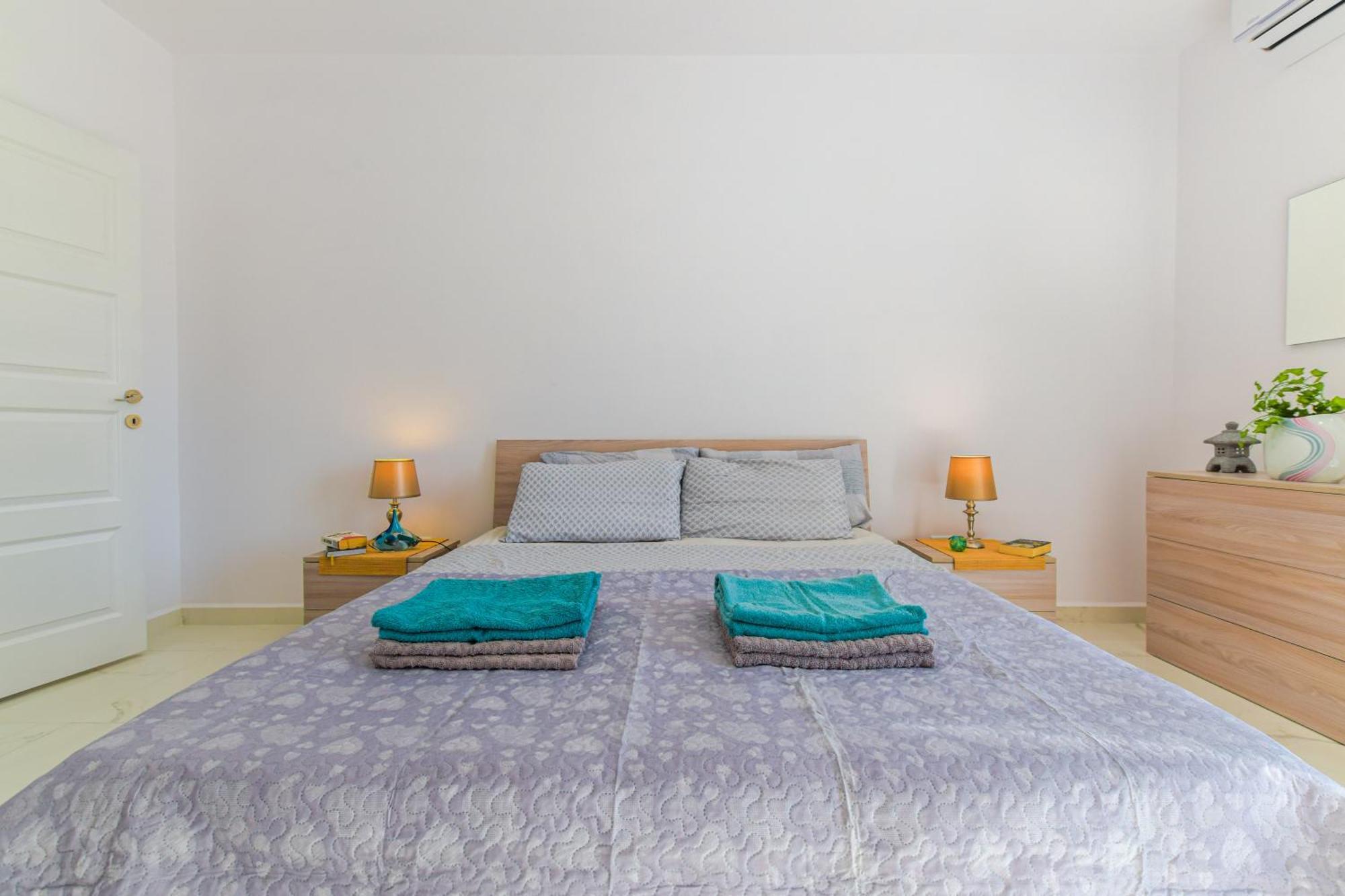 Appartement Brand New 3 Bdr 2 Bth B10 *