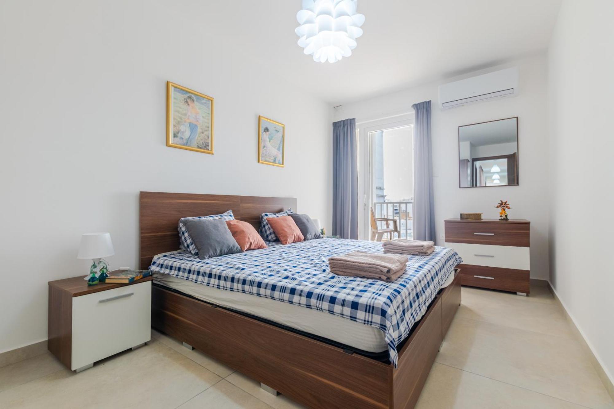 Brand New 3 Bdr 2 Bth B10 *