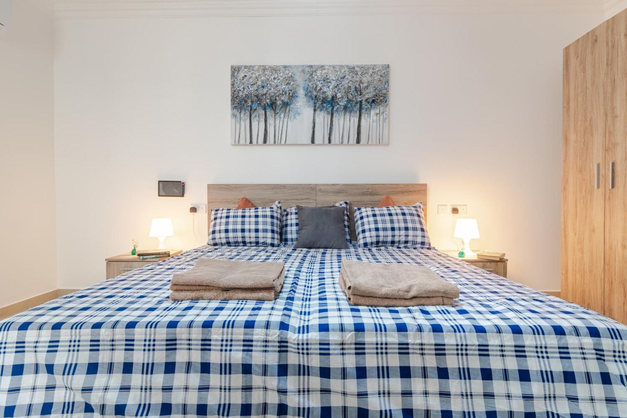 Brand New 3 Bdr 2 Bth B10 Appartement *
