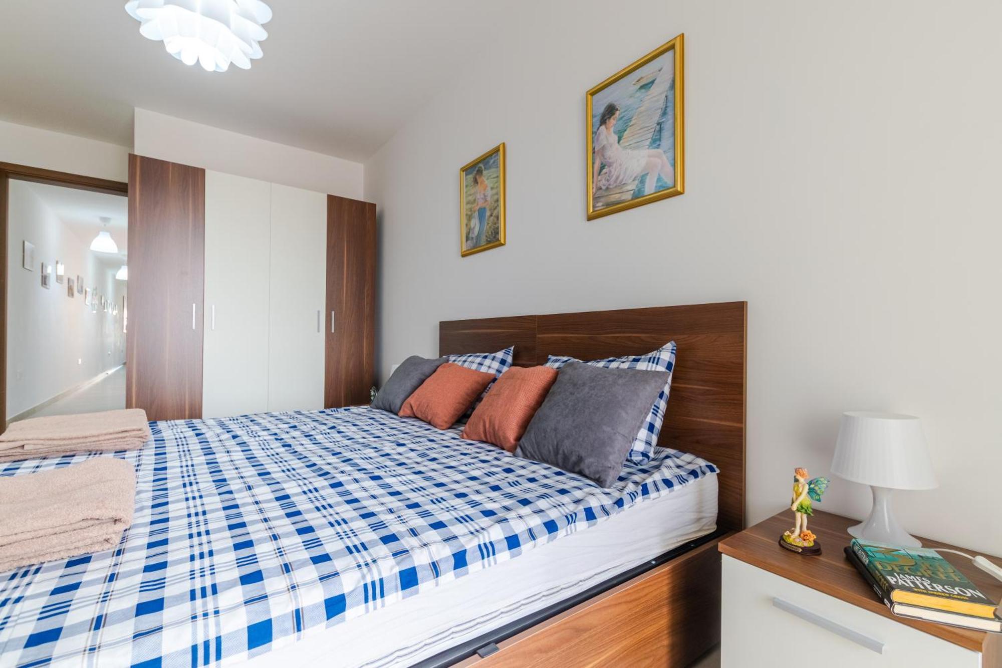 Brand New 3 Bdr 2 Bth B10 Apartment *